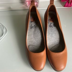 Beta brand brown leather wedge size 6.5